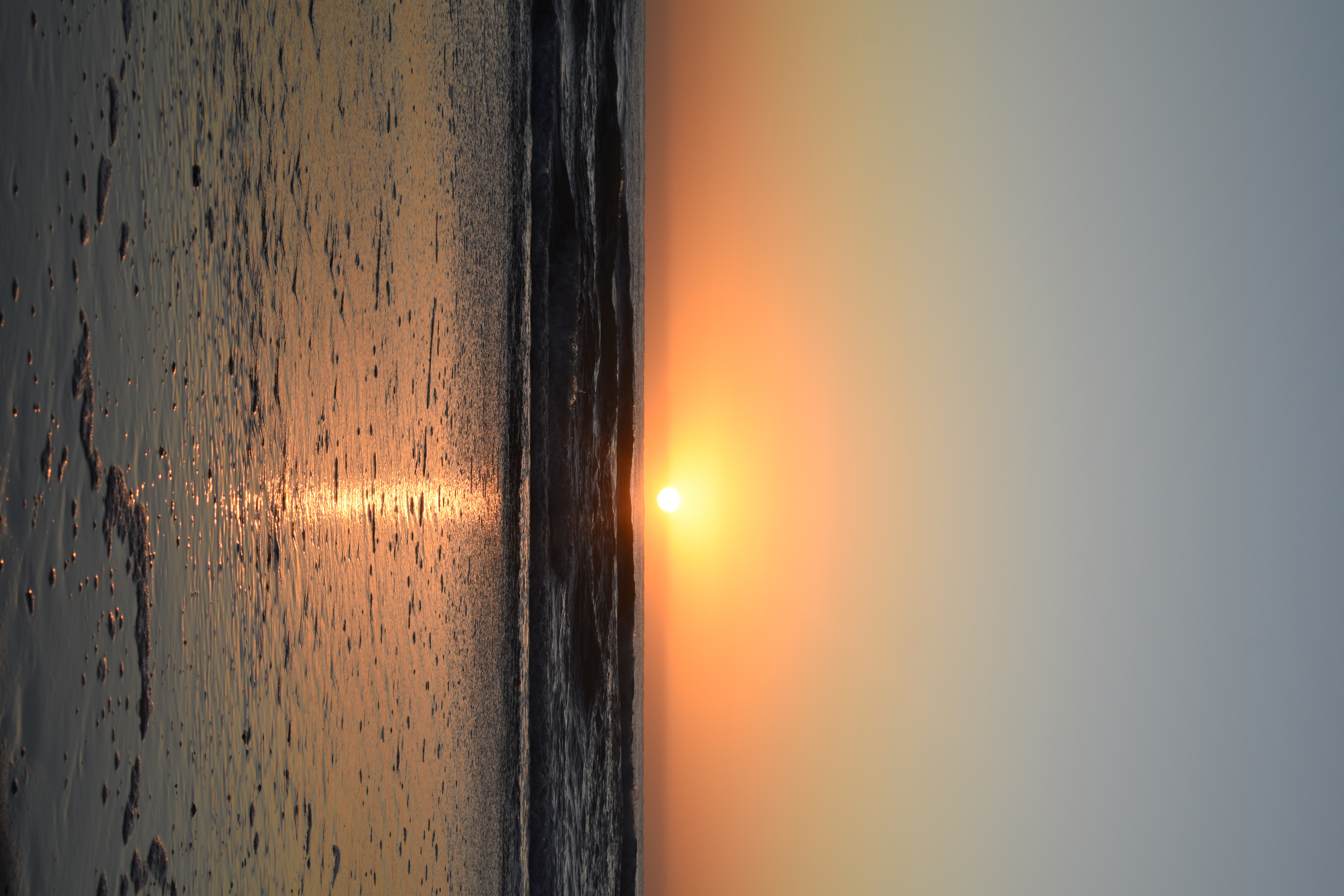 Amanecer en el mar